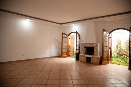 Casa à venda com 305m², 3 quartos e 4 vagas Casa à venda com 305m², 3 quartos e 4 vagasSala