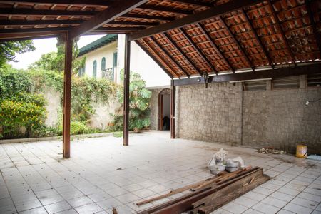 Casa à venda com 305m², 3 quartos e 4 vagas Casa à venda com 305m², 3 quartos e 4 vagasGaragem