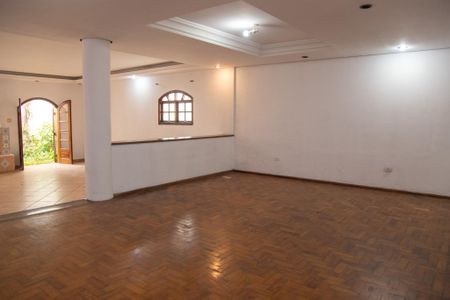 Casa à venda com 305m², 3 quartos e 4 vagas Casa à venda com 305m², 3 quartos e 4 vagasSala