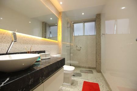 Apartamento à venda com 214m², 4 quartos e 2 vagasBanheiro Social