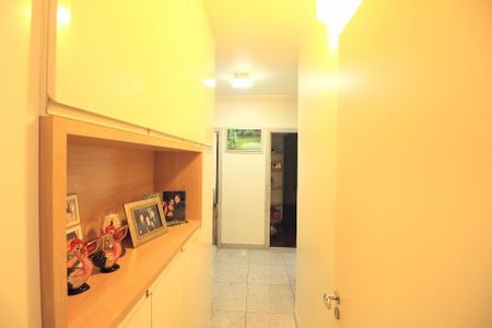 Apartamento à venda com 214m², 4 quartos e 2 vagasCorredor