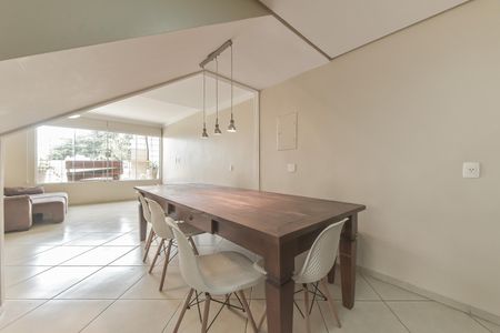 Casa para alugar com 140m², 3 quartos e 2 vagas Casa para alugar com 140m², 3 quartos e 2 vagasSala
