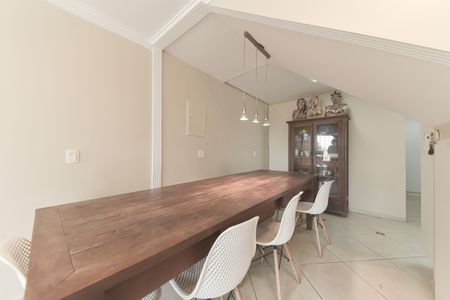 Casa para alugar com 140m², 3 quartos e 2 vagas Casa para alugar com 140m², 3 quartos e 2 vagasSala
