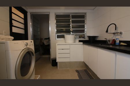 Casa à venda com 360m², 3 quartos e 2 vagasLavanderia