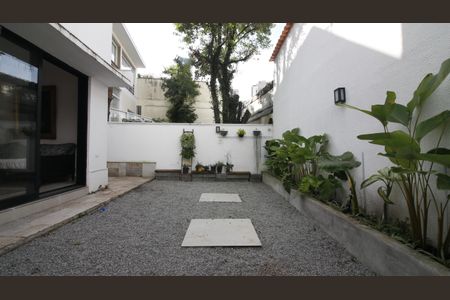 Casa à venda com 360m², 3 quartos e 2 vagasArea Comum - Jardim
