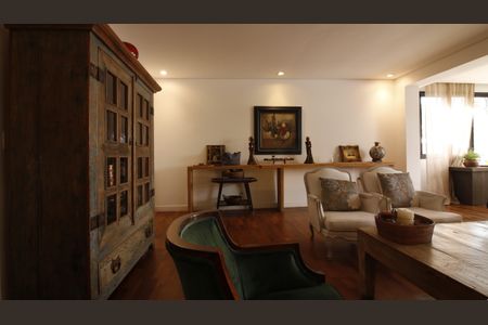 Casa à venda com 360m², 3 quartos e 2 vagasSala