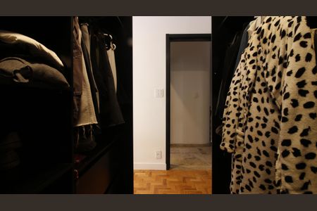 Casa à venda com 360m², 3 quartos e 2 vagasCloset da suíte 2