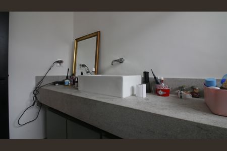 Casa à venda com 360m², 3 quartos e 2 vagasBanheiro da Suíte 2