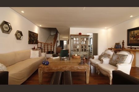 Casa à venda com 360m², 3 quartos e 2 vagasSala