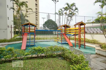Apartamento à venda com 180m², 4 quartos e 3 vagasÁrea comum - Playground