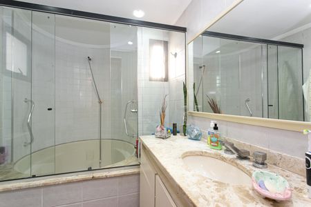 Apartamento à venda com 180m², 4 quartos e 3 vagasBanheiro da Suíte 1