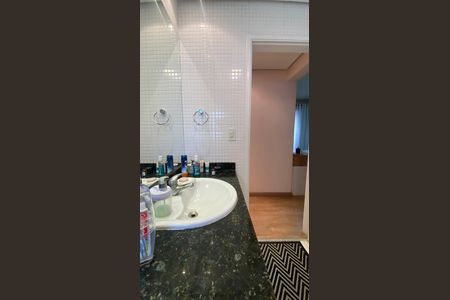 Apartamento à venda com 134m², 3 quartos e 3 vagasBanheiro da Suíte 1