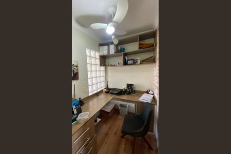 Apartamento à venda com 182m², 4 quartos e 3 vagasEscritório