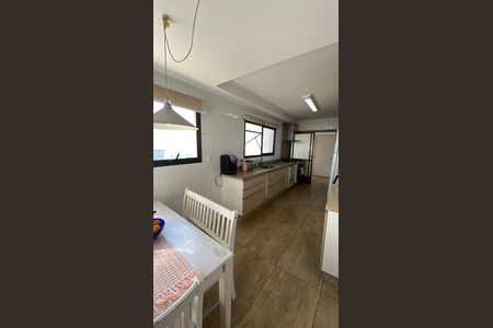 Apartamento à venda com 182m², 4 quartos e 3 vagasCozinha