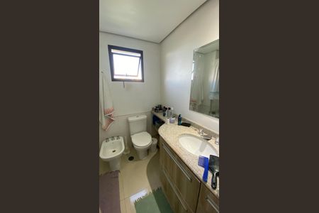 Apartamento à venda com 182m², 4 quartos e 3 vagasBanheiro da Suíte 1