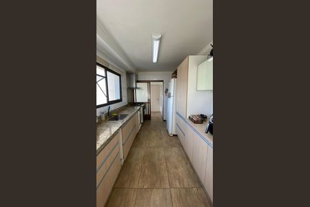 Apartamento à venda com 182m², 4 quartos e 3 vagasCozinha