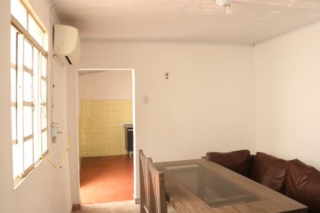 Casa à venda com 55m², 2 quartos e 1 vagaSala