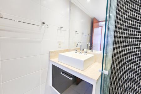 Apartamento à venda com 80m², 2 quartos e 2 vagas Apartamento à venda com 80m², 2 quartos e 2 vagasBanheiro