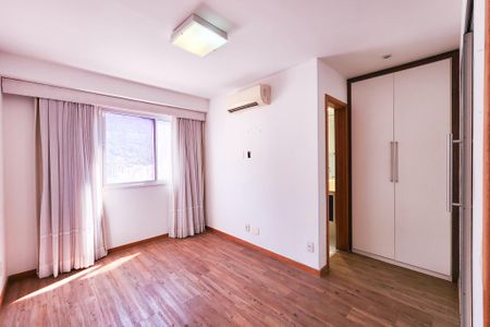 Apartamento à venda com 80m², 2 quartos e 2 vagas Apartamento à venda com 80m², 2 quartos e 2 vagasSuíte