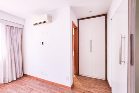 Apartamento à venda com 80m², 2 quartos e 2 vagas Apartamento à venda com 80m², 2 quartos e 2 vagasSuíte