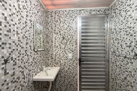Casa para alugar com 102m², 2 quartos e 2 vagas Casa para alugar com 102m², 2 quartos e 2 vagasBanheiro de serviço