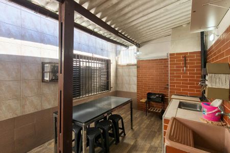 Casa para alugar com 102m², 2 quartos e 2 vagas Casa para alugar com 102m², 2 quartos e 2 vagasQuintal