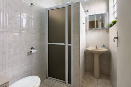 Casa para alugar com 102m², 2 quartos e 2 vagas Casa para alugar com 102m², 2 quartos e 2 vagasBanheiro da Suíte 1