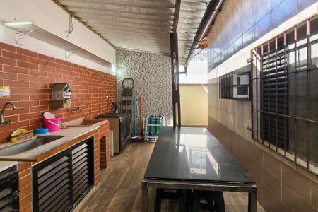 Casa para alugar com 102m², 2 quartos e 2 vagas Casa para alugar com 102m², 2 quartos e 2 vagasQuintal