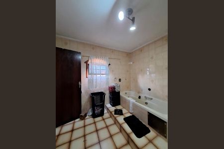 Casa à venda com 350m², 3 quartos e 4 vagas Casa à venda com 350m², 3 quartos e 4 vagasBanheiro edícula