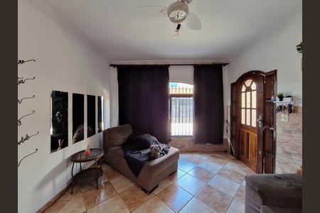 Casa à venda com 350m², 3 quartos e 4 vagas Casa à venda com 350m², 3 quartos e 4 vagasSala