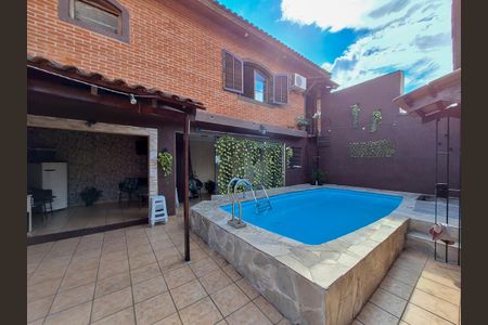 Casa à venda com 350m², 3 quartos e 4 vagas Casa à venda com 350m², 3 quartos e 4 vagasQuintal