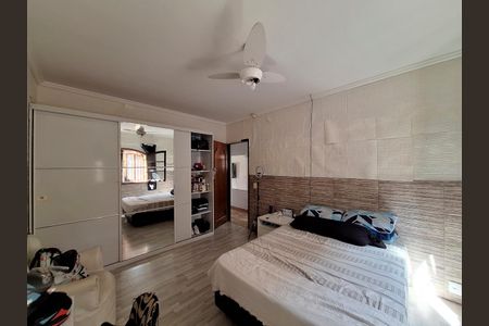 Casa à venda com 350m², 3 quartos e 4 vagas Casa à venda com 350m², 3 quartos e 4 vagasQuarto 2