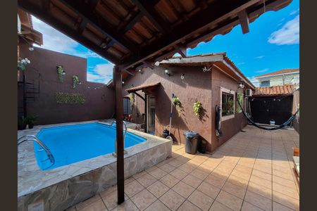 Casa à venda com 350m², 3 quartos e 4 vagas Casa à venda com 350m², 3 quartos e 4 vagasQuintal