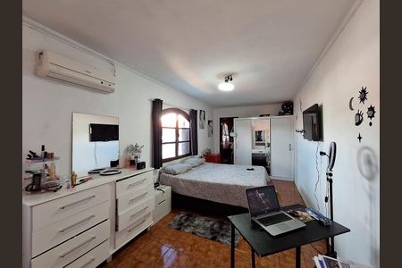 Casa à venda com 350m², 3 quartos e 4 vagas Casa à venda com 350m², 3 quartos e 4 vagasQuarto edícula