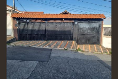 Casa à venda com 350m², 3 quartos e 4 vagas Casa à venda com 350m², 3 quartos e 4 vagasFachada