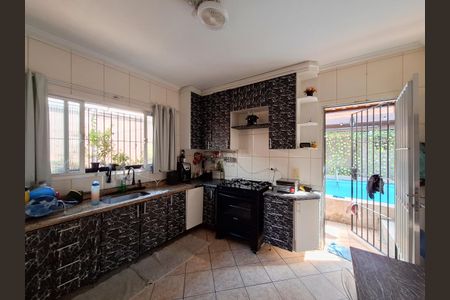 Casa à venda com 350m², 3 quartos e 4 vagas Casa à venda com 350m², 3 quartos e 4 vagasCozinha