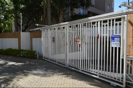 Apartamento à venda com 100m², 3 quartos e 2 vagasFachada + Plaquinha