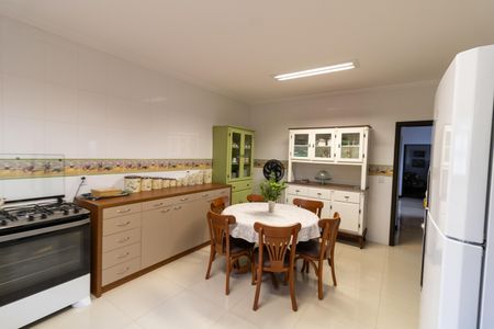 Casa de condomínio para alugar com 455m², 4 quartos e 2 vagasCozinha