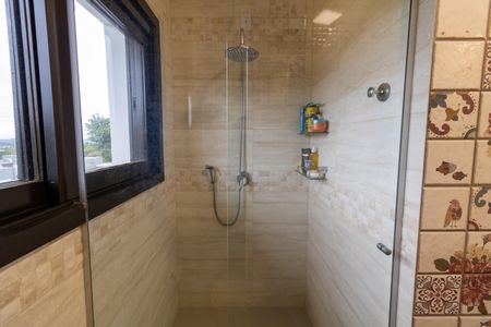 Casa de condomínio para alugar com 455m², 4 quartos e 2 vagasBanheiro 1