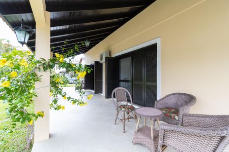 Casa de condomínio para alugar com 455m², 4 quartos e 2 vagasVaranda