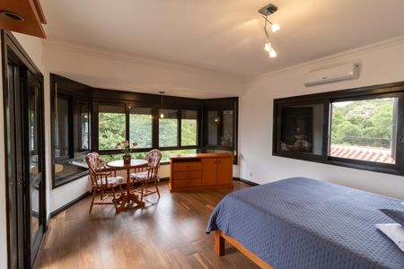 Casa de condomínio para alugar com 455m², 4 quartos e 2 vagasSuíte