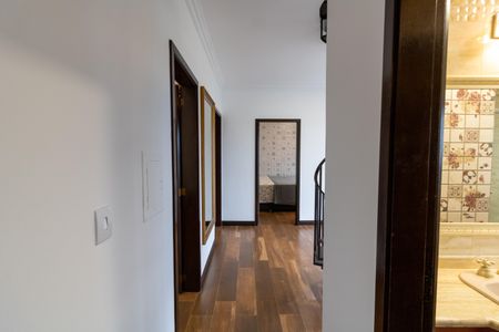 Casa de condomínio para alugar com 455m², 4 quartos e 2 vagasCorredor