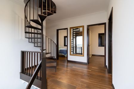 Casa de condomínio para alugar com 455m², 4 quartos e 2 vagasCorredor