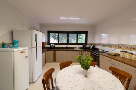 Casa de condomínio para alugar com 455m², 4 quartos e 2 vagasCozinha