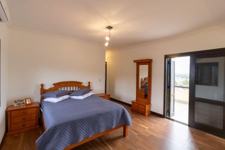 Casa de condomínio para alugar com 455m², 4 quartos e 2 vagasSuíte