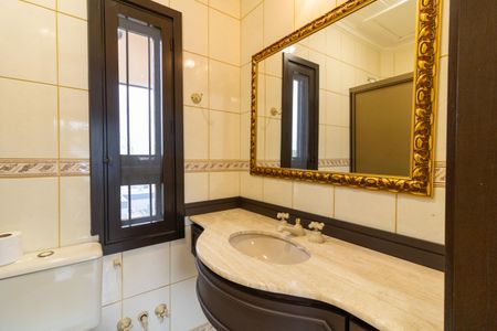 Casa de condomínio para alugar com 455m², 4 quartos e 2 vagasBanheiro 2