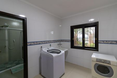 Casa de condomínio para alugar com 455m², 4 quartos e 2 vagasLavanderia