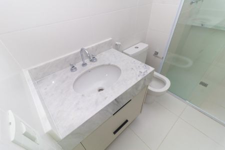 Apartamento à venda com 74m², 2 quartos e 1 vaga Apartamento à venda com 74m², 2 quartos e 1 vagaBanheiro da Suíte 1