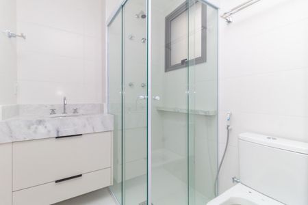 Apartamento à venda com 74m², 2 quartos e 1 vaga Apartamento à venda com 74m², 2 quartos e 1 vagaBanheiro da Suíte 2