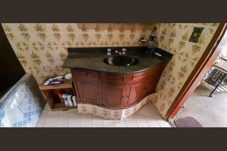 Casa à venda com 500m², 4 quartos e 4 vagas Casa à venda com 500m², 4 quartos e 4 vagasBanheiro da Suíte 1